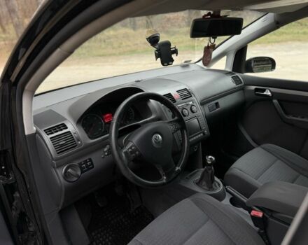 Чорний Фольксваген Туран, об'ємом двигуна 2 л та пробігом 328 тис. км за 2999 $, фото 11 на Automoto.ua