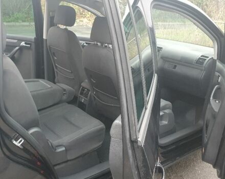 Черный Фольксваген Туран, объемом двигателя 1.9 л и пробегом 333 тыс. км за 3300 $, фото 12 на Automoto.ua