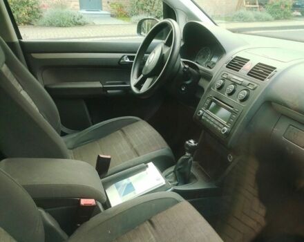 Черный Фольксваген Туран, объемом двигателя 1.6 л и пробегом 200 тыс. км за 4850 $, фото 3 на Automoto.ua