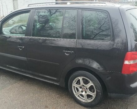 Черный Фольксваген Туран, объемом двигателя 1.9 л и пробегом 333 тыс. км за 3300 $, фото 3 на Automoto.ua