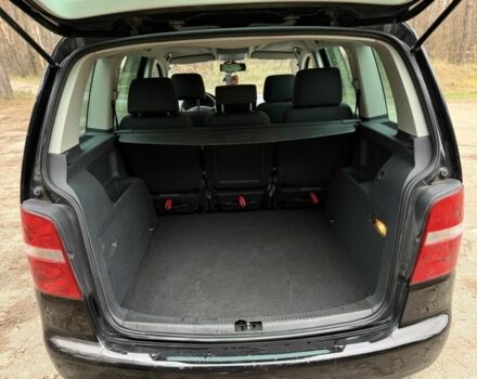 Чорний Фольксваген Туран, об'ємом двигуна 2 л та пробігом 328 тис. км за 2999 $, фото 17 на Automoto.ua