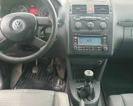 Черный Фольксваген Туран, объемом двигателя 1.9 л и пробегом 333 тыс. км за 3300 $, фото 7 на Automoto.ua