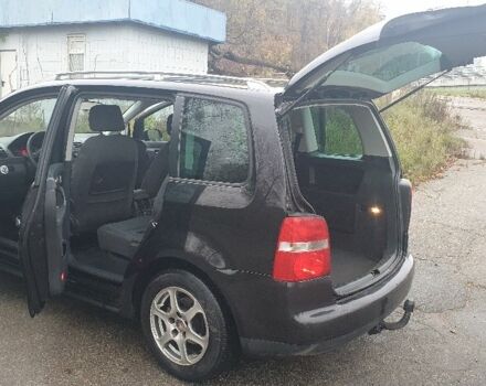 Черный Фольксваген Туран, объемом двигателя 1.9 л и пробегом 333 тыс. км за 3300 $, фото 20 на Automoto.ua