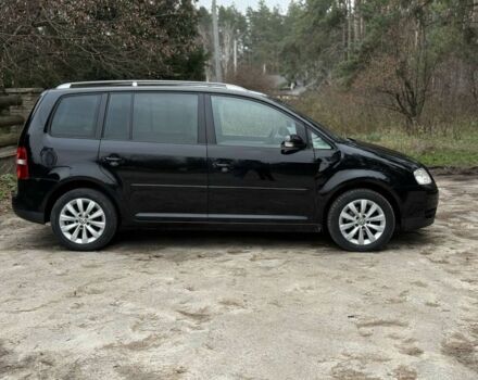 Чорний Фольксваген Туран, об'ємом двигуна 2 л та пробігом 328 тис. км за 2999 $, фото 3 на Automoto.ua