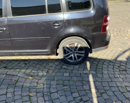 Черный Фольксваген Туран, объемом двигателя 1.9 л и пробегом 270 тыс. км за 6309 $, фото 3 на Automoto.ua