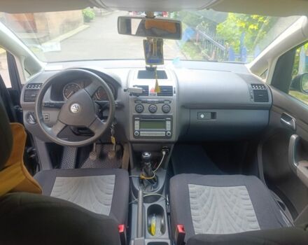 Чорний Фольксваген Туран, об'ємом двигуна 1.6 л та пробігом 234 тис. км за 6000 $, фото 5 на Automoto.ua