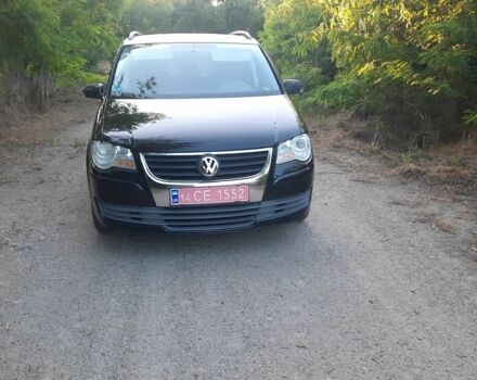 Черный Фольксваген Туран, объемом двигателя 1.6 л и пробегом 138 тыс. км за 7175 $, фото 1 на Automoto.ua