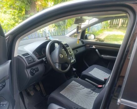 Чорний Фольксваген Туран, об'ємом двигуна 1.6 л та пробігом 234 тис. км за 6000 $, фото 7 на Automoto.ua