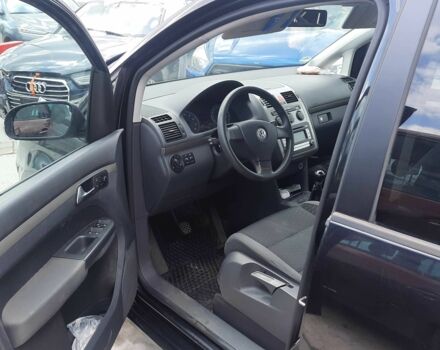 Черный Фольксваген Туран, объемом двигателя 1.6 л и пробегом 138 тыс. км за 7175 $, фото 8 на Automoto.ua