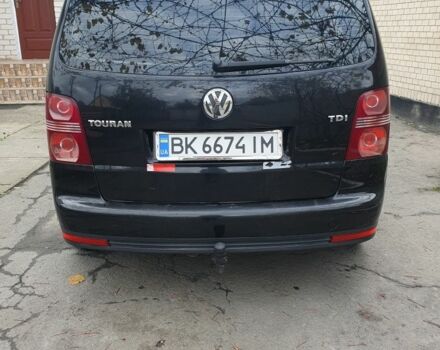 Черный Фольксваген Туран, объемом двигателя 1.9 л и пробегом 242 тыс. км за 8500 $, фото 1 на Automoto.ua