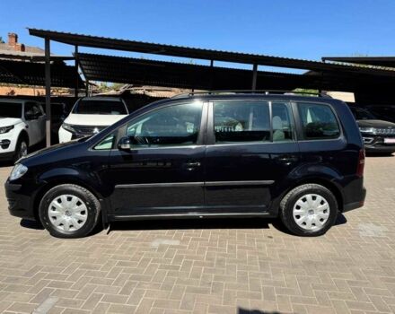 Черный Фольксваген Туран, объемом двигателя 1.6 л и пробегом 225 тыс. км за 7800 $, фото 4 на Automoto.ua