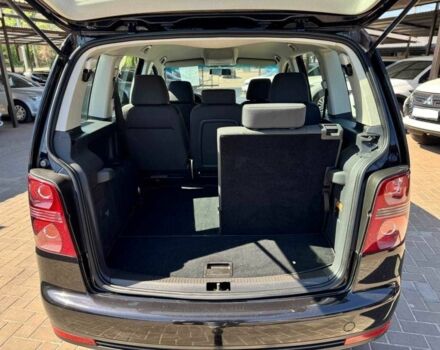 Черный Фольксваген Туран, объемом двигателя 1.6 л и пробегом 225 тыс. км за 7800 $, фото 6 на Automoto.ua