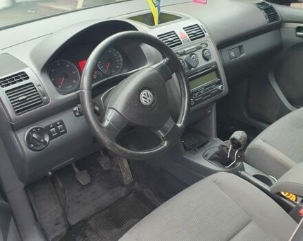 Черный Фольксваген Туран, объемом двигателя 1.9 л и пробегом 242 тыс. км за 8500 $, фото 3 на Automoto.ua