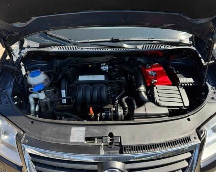 Черный Фольксваген Туран, объемом двигателя 1.6 л и пробегом 225 тыс. км за 7800 $, фото 1 на Automoto.ua