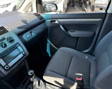 Черный Фольксваген Туран, объемом двигателя 1.6 л и пробегом 225 тыс. км за 7800 $, фото 11 на Automoto.ua