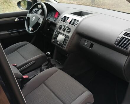 Черный Фольксваген Туран, объемом двигателя 1.6 л и пробегом 248 тыс. км за 8299 $, фото 23 на Automoto.ua