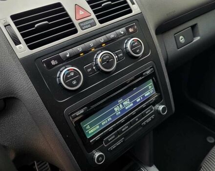 Черный Фольксваген Туран, объемом двигателя 1.6 л и пробегом 204 тыс. км за 11950 $, фото 12 на Automoto.ua