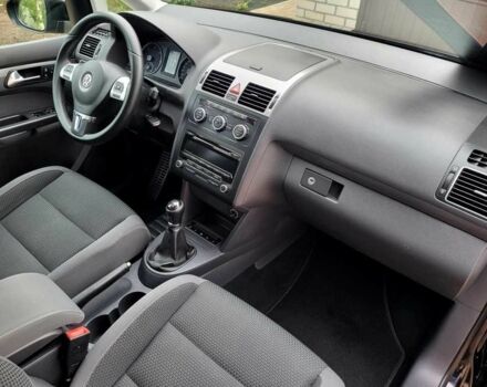 Черный Фольксваген Туран, объемом двигателя 1.6 л и пробегом 204 тыс. км за 11950 $, фото 16 на Automoto.ua