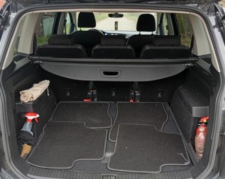 Черный Фольксваген Туран, объемом двигателя 1.6 л и пробегом 230 тыс. км за 15000 $, фото 4 на Automoto.ua