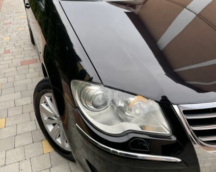 Чорний Фольксваген Туран, об'ємом двигуна 2 л та пробігом 205 тис. км за 7800 $, фото 1 на Automoto.ua