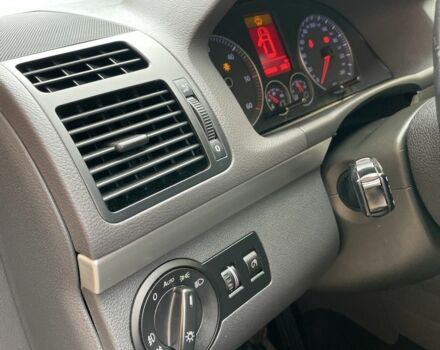 Чорний Фольксваген Туран, об'ємом двигуна 2 л та пробігом 205 тис. км за 7800 $, фото 19 на Automoto.ua