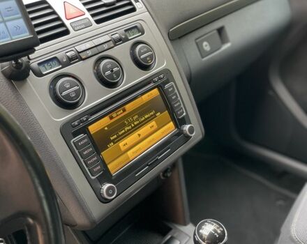 Чорний Фольксваген Туран, об'ємом двигуна 2 л та пробігом 205 тис. км за 7800 $, фото 20 на Automoto.ua