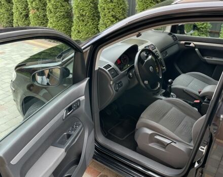 Чорний Фольксваген Туран, об'ємом двигуна 2 л та пробігом 205 тис. км за 7800 $, фото 16 на Automoto.ua