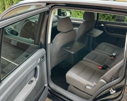 Чорний Фольксваген Туран, об'ємом двигуна 2 л та пробігом 205 тис. км за 7800 $, фото 14 на Automoto.ua