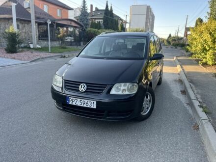 Черный Фольксваген Туран, объемом двигателя 2 л и пробегом 400 тыс. км за 2450 $, фото 1 на Automoto.ua