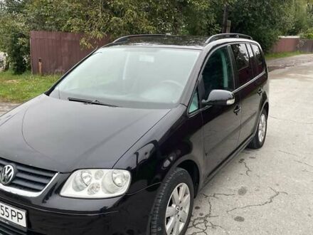 Черный Фольксваген Туран, объемом двигателя 1.6 л и пробегом 235 тыс. км за 6500 $, фото 1 на Automoto.ua