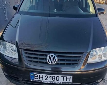 Черный Фольксваген Туран, объемом двигателя 1.97 л и пробегом 400 тыс. км за 6000 $, фото 1 на Automoto.ua