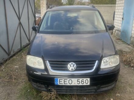 Чорний Фольксваген Туран, об'ємом двигуна 2 л та пробігом 330 тис. км за 2614 $, фото 1 на Automoto.ua