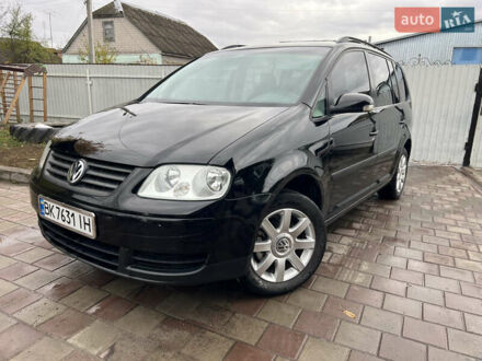 Черный Фольксваген Туран, объемом двигателя 1.6 л и пробегом 271 тыс. км за 5500 $, фото 1 на Automoto.ua