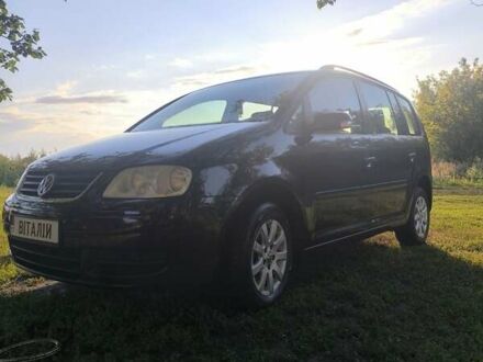 Черный Фольксваген Туран, объемом двигателя 1.6 л и пробегом 250 тыс. км за 5000 $, фото 1 на Automoto.ua