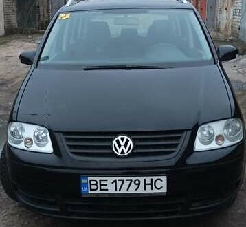 Черный Фольксваген Туран, объемом двигателя 1.6 л и пробегом 255 тыс. км за 6500 $, фото 1 на Automoto.ua