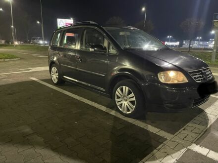 Черный Фольксваген Туран, объемом двигателя 1.9 л и пробегом 267 тыс. км за 2950 $, фото 1 на Automoto.ua