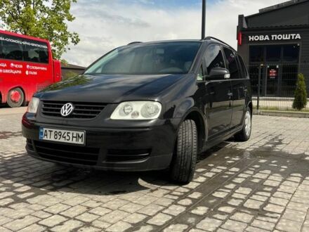 Чорний Фольксваген Туран, об'ємом двигуна 1.6 л та пробігом 329 тис. км за 4900 $, фото 1 на Automoto.ua