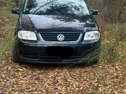 Чорний Фольксваген Туран, об'ємом двигуна 2 л та пробігом 300 тис. км за 2500 $, фото 1 на Automoto.ua