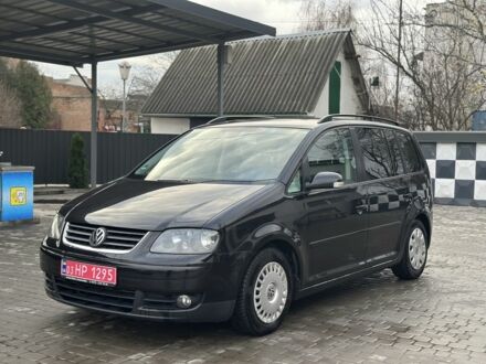 Черный Фольксваген Туран, объемом двигателя 1.6 л и пробегом 206 тыс. км за 5350 $, фото 1 на Automoto.ua
