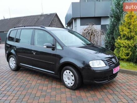 Черный Фольксваген Туран, объемом двигателя 1.6 л и пробегом 237 тыс. км за 5200 $, фото 1 на Automoto.ua