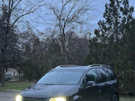 Черный Фольксваген Туран, объемом двигателя 2 л и пробегом 420 тыс. км за 3400 $, фото 1 на Automoto.ua