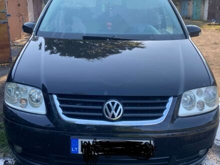 Черный Фольксваген Туран, объемом двигателя 2 л и пробегом 310 тыс. км за 3200 $, фото 1 на Automoto.ua