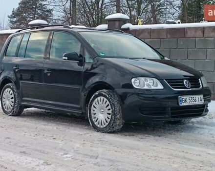 Черный Фольксваген Туран, объемом двигателя 2 л и пробегом 317 тыс. км за 5950 $, фото 1 на Automoto.ua