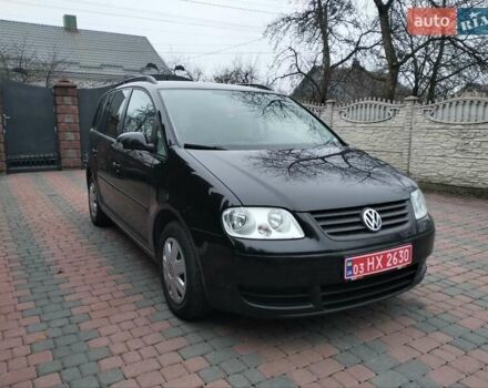 Черный Фольксваген Туран, объемом двигателя 1.6 л и пробегом 206 тыс. км за 5800 $, фото 1 на Automoto.ua
