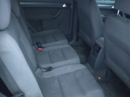 Черный Фольксваген Туран, объемом двигателя 1.6 л и пробегом 380 тыс. км за 5100 $, фото 1 на Automoto.ua