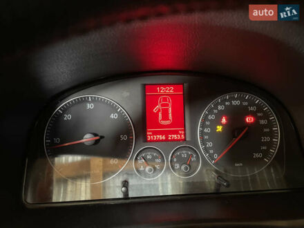 Фольксваген Туран 2005 у Вышгороде на Automoto.ua Чорний Фольксваген Туран, об'ємом двигуна 1.97 л та пробігом 313 тис. км за 4500 $, фото 1 на Automoto.ua