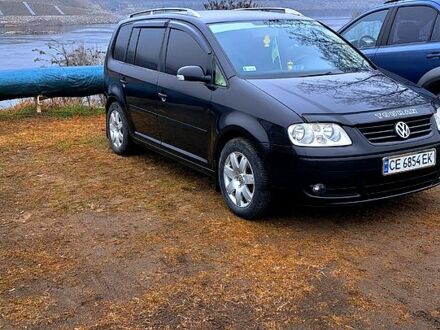 Черный Фольксваген Туран, объемом двигателя 1.9 л и пробегом 385 тыс. км за 5800 $, фото 1 на Automoto.ua