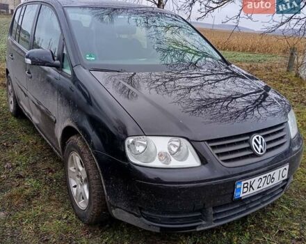 Черный Фольксваген Туран, объемом двигателя 1.6 л и пробегом 278 тыс. км за 5300 $, фото 1 на Automoto.ua