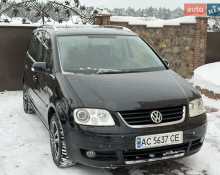 Черный Фольксваген Туран, объемом двигателя 2 л и пробегом 262 тыс. км за 6399 $, фото 1 на Automoto.ua