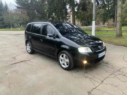 Черный Фольксваген Туран, объемом двигателя 1.9 л и пробегом 290 тыс. км за 6500 $, фото 1 на Automoto.ua